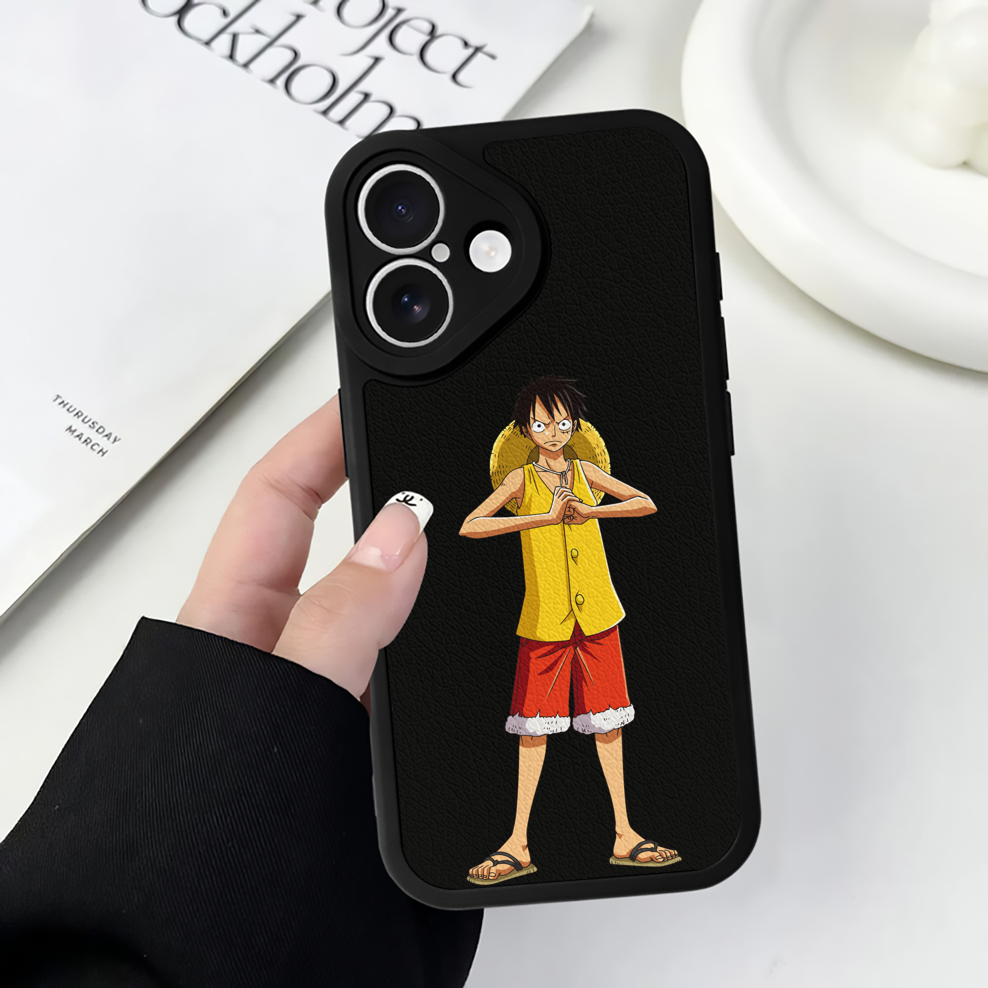 （画像用） ワンピース モンキー・D・ルフィ ONE PIECE Monkey D. Luffy 【iPhone 16シリーズ対応】シリコンスマホケース（レザー調） 材質：シリコン